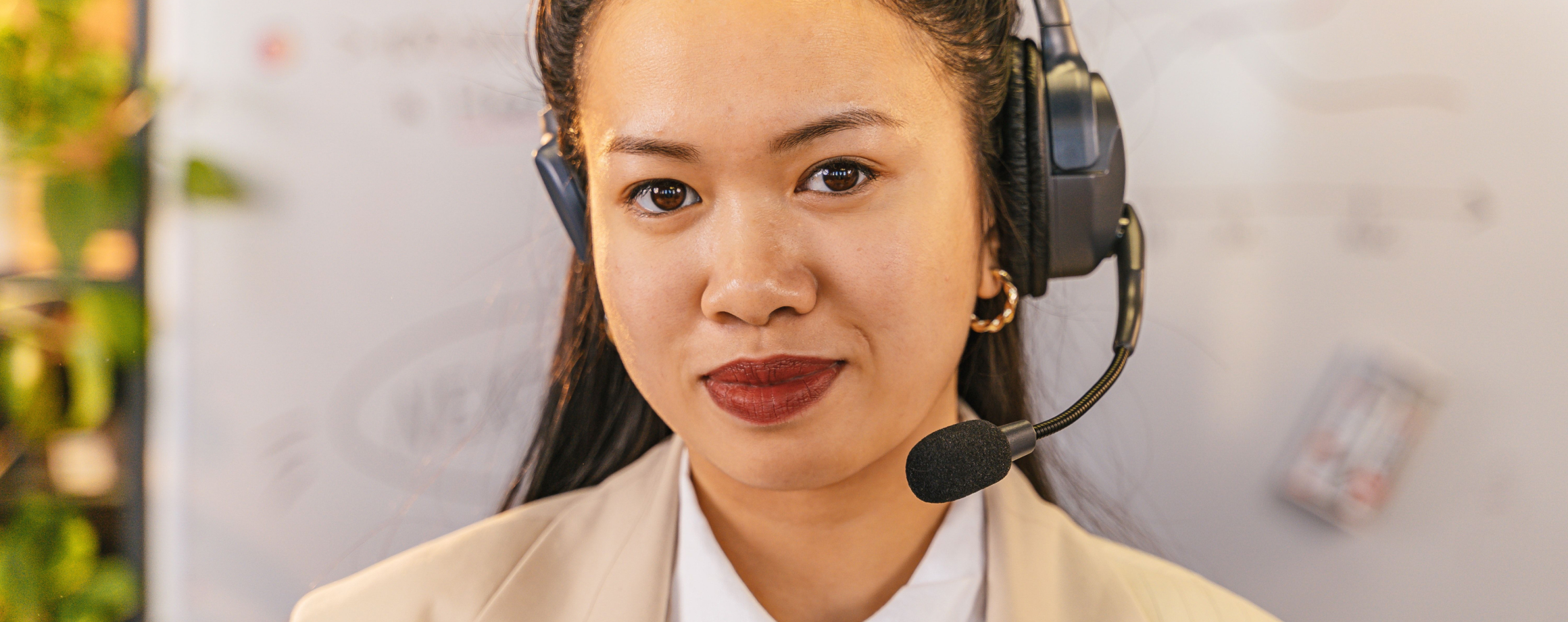 A female answering agent with headset