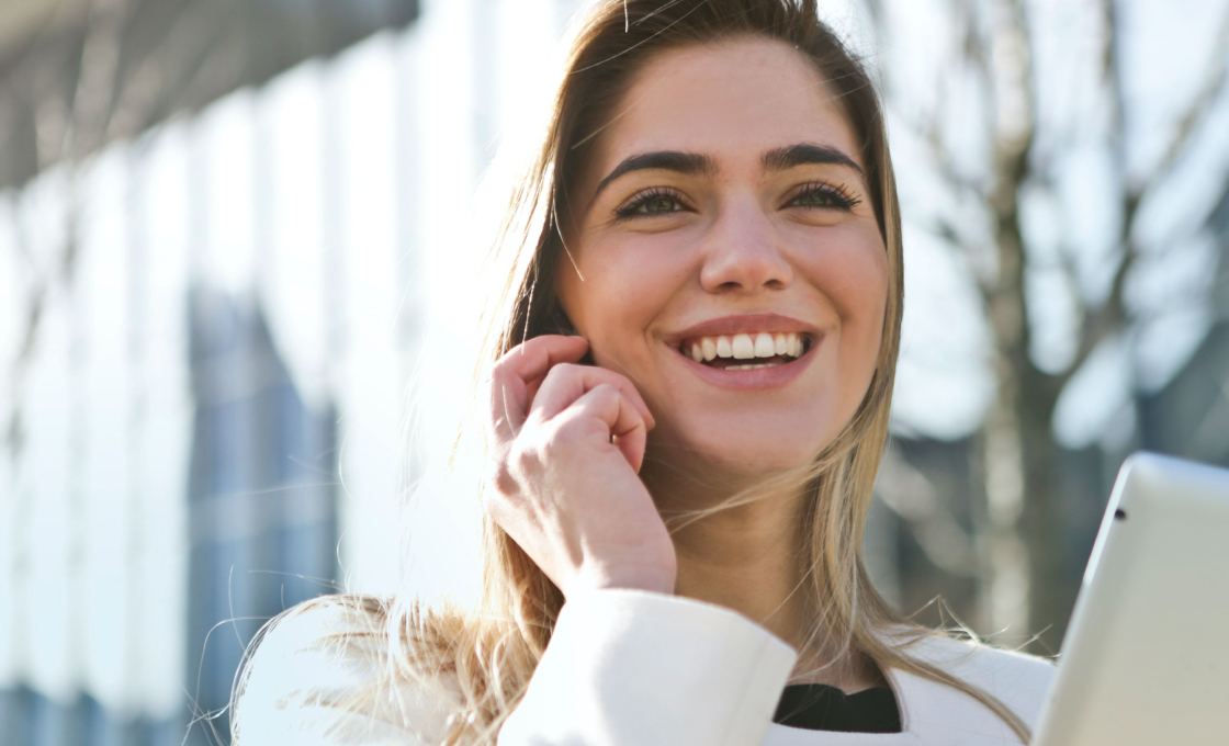 Girl speaking in phone