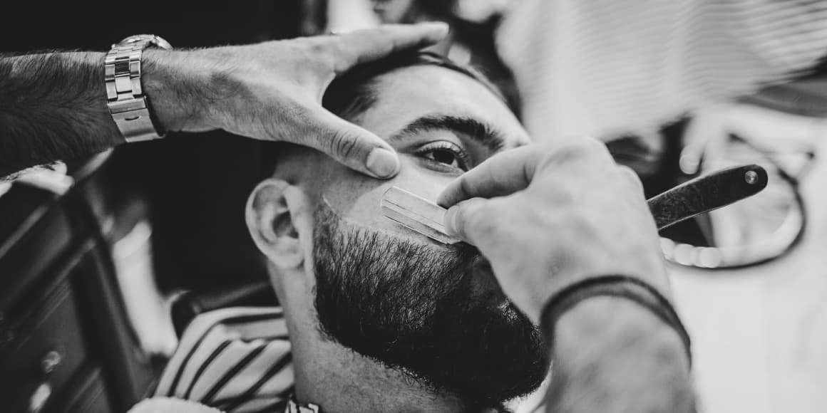 barber beard trimming for customer